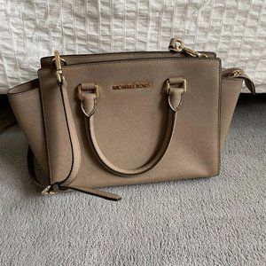Michael Kors Medium Selma Satchel/Crossbody Bag in Taupe